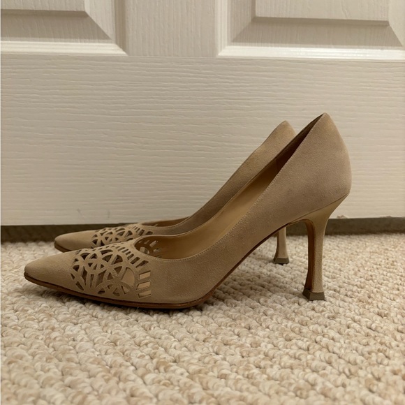 MANOLO BLAHNIK Fiorix Suede Cut Out Heels in Tan - Picture 5 of 7